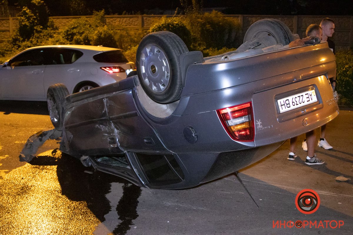 Opel перевернулся