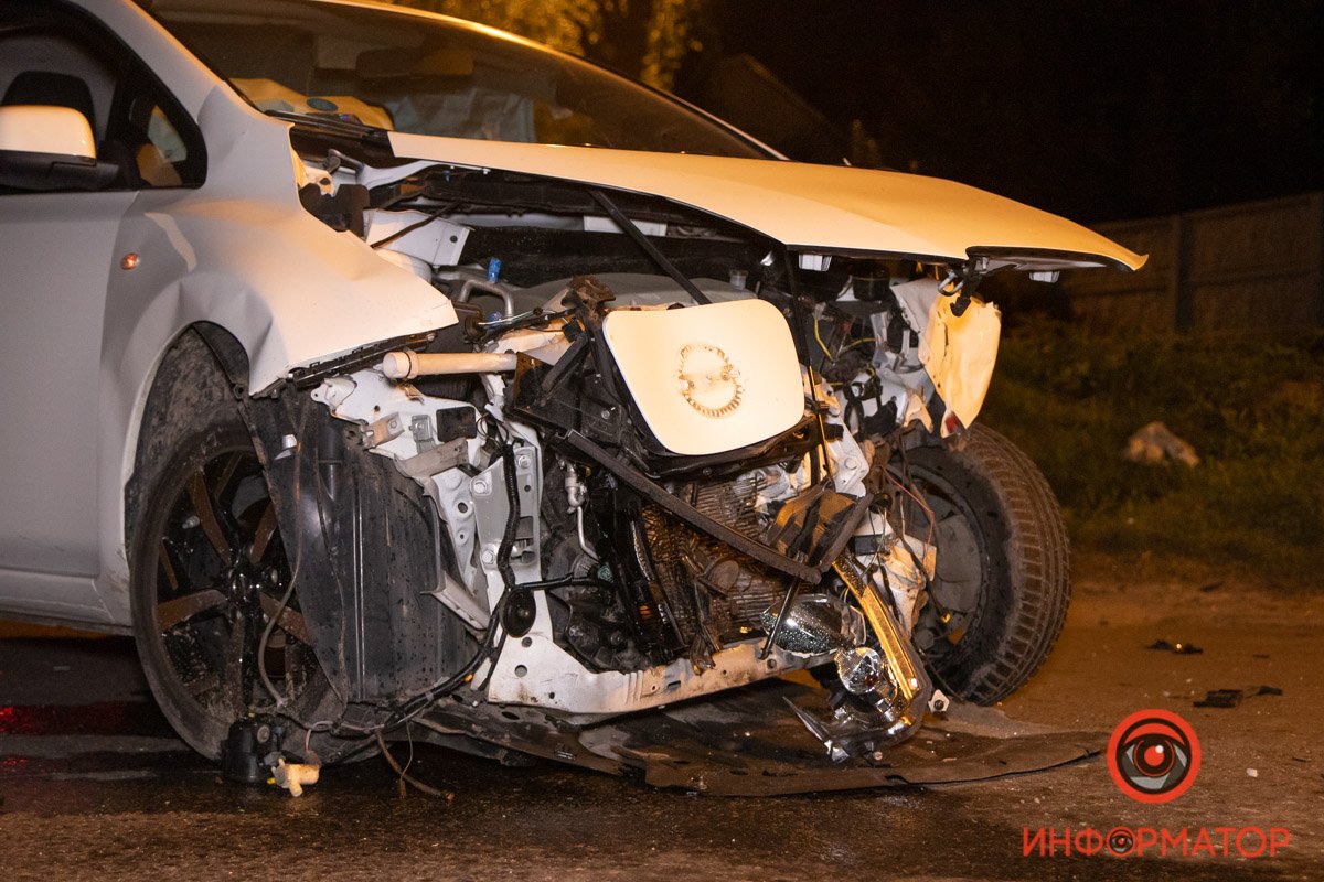 В Днепре на Лабораторной Nissan столкнулся с Opel: Opel перевернулся 16