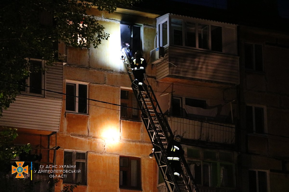 Вся лестничная клетка была в дыму