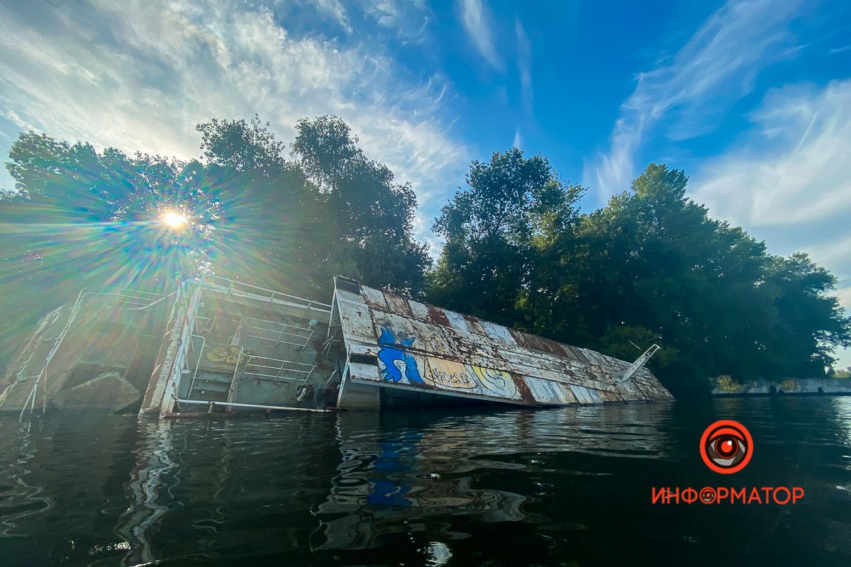 Словно застыл в воде