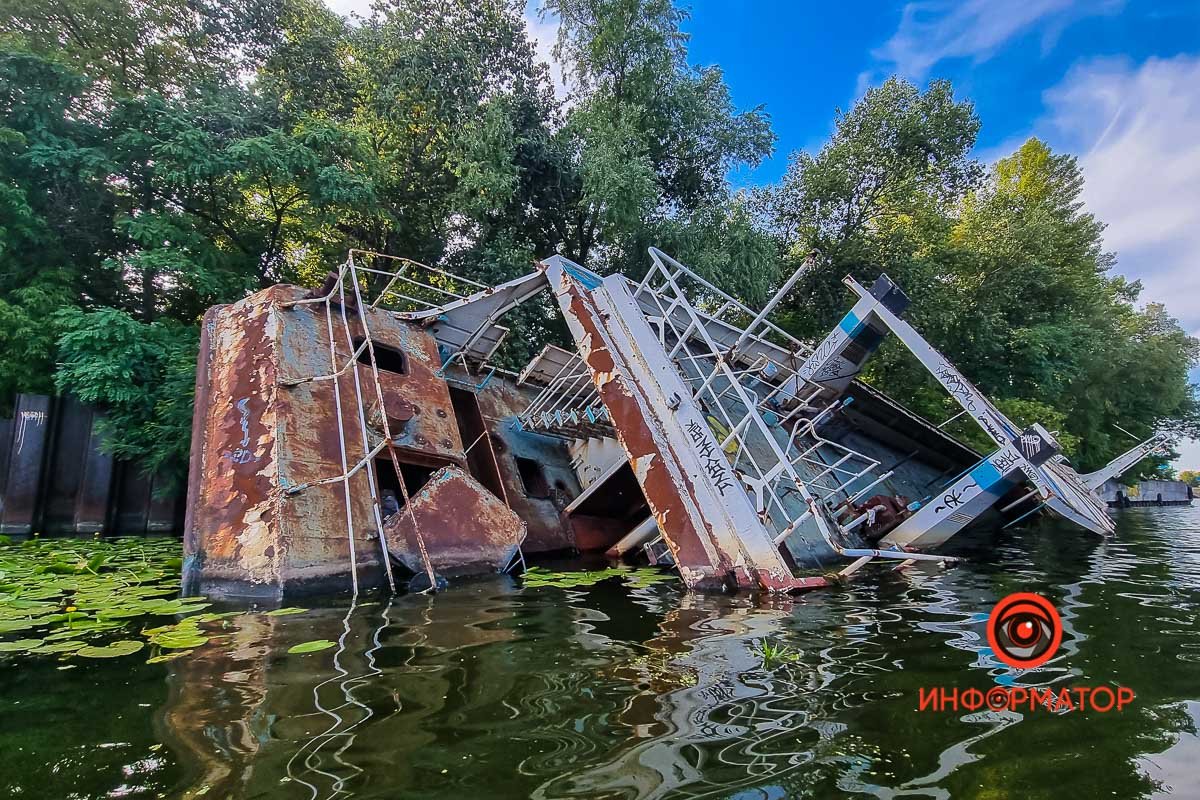 Корабль вызывает разные эмоции