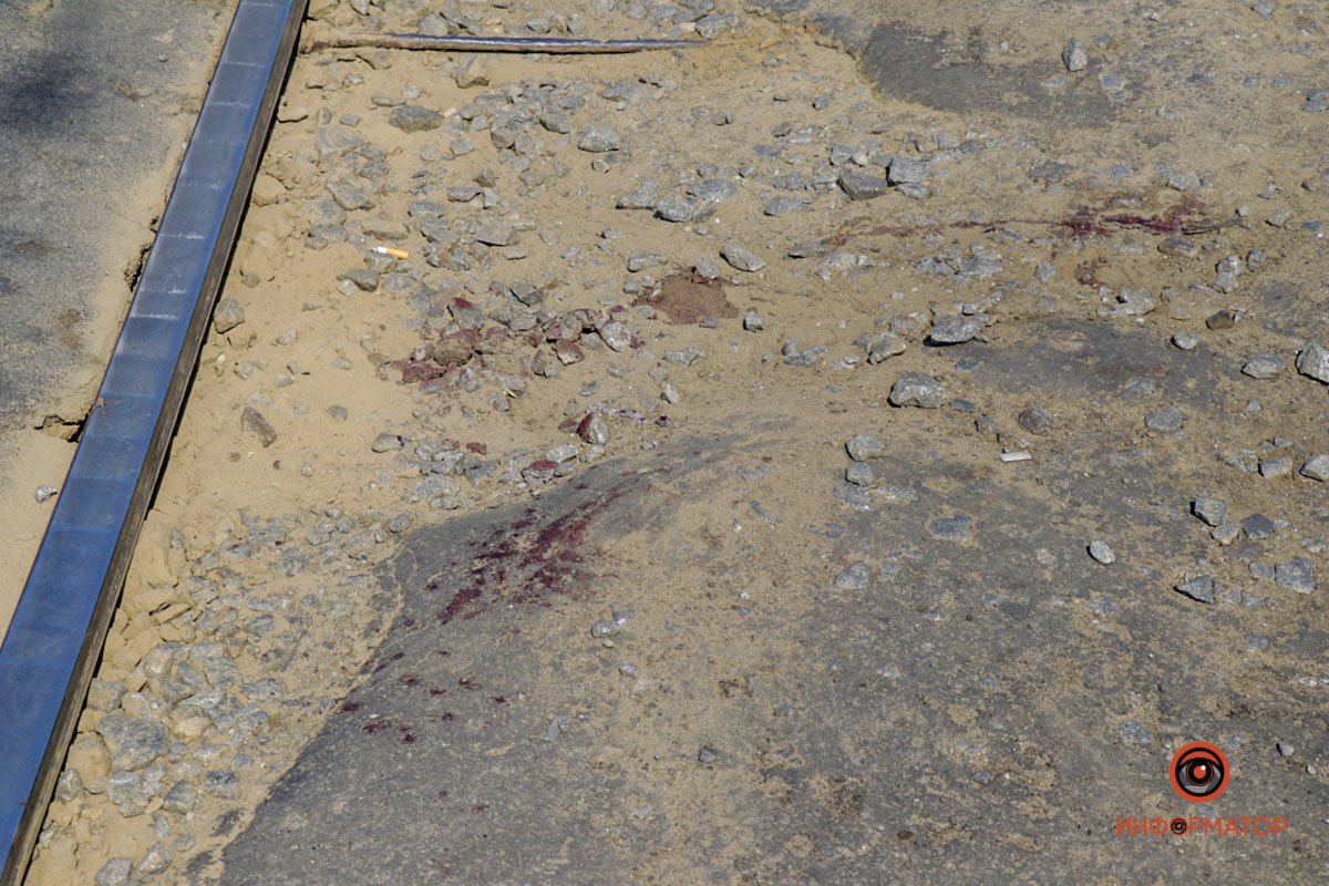 В Днепре на проспекте Богдана Хмельницкого ГАЗель сбила мужчину: пострадавшего забрала скорая 1