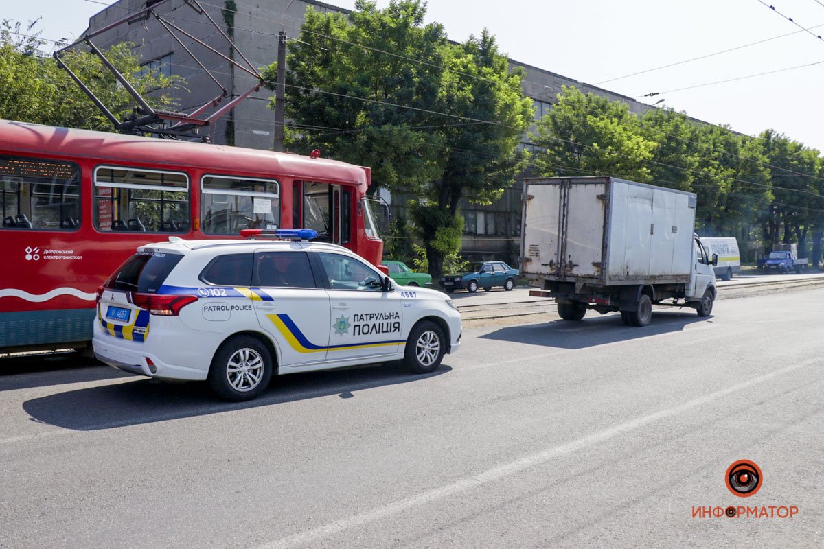 В Днепре на проспекте Богдана Хмельницкого ГАЗель сбила мужчину: пострадавшего забрала скорая 3