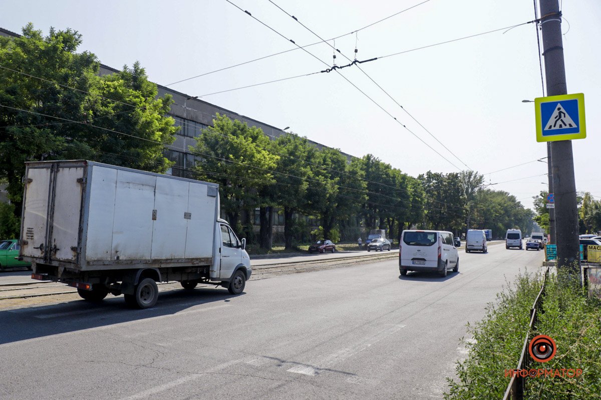 В Днепре на проспекте Богдана Хмельницкого ГАЗель сбила мужчину: пострадавшего забрала скорая 6