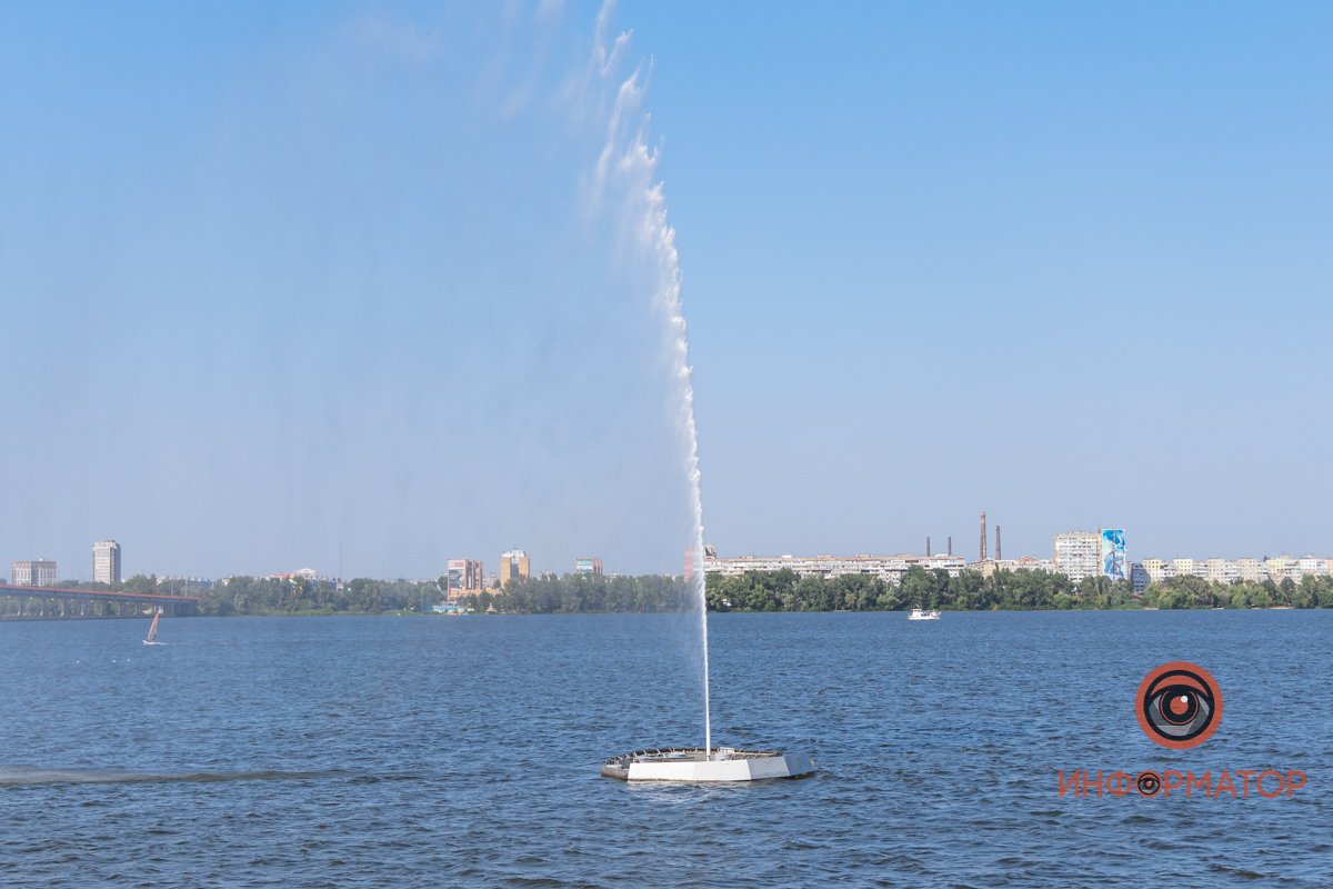 Лебедь уже складывает свои крылья 