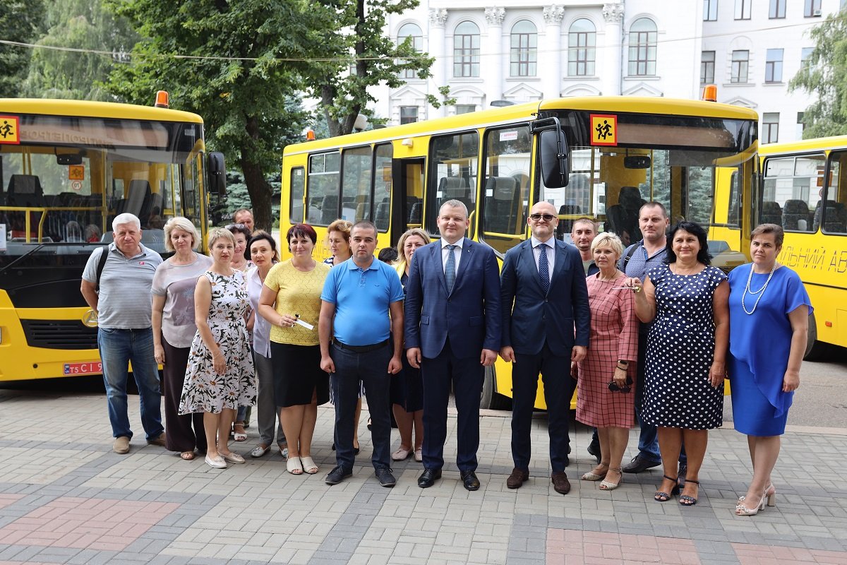 Еще три новых автобуса передали школам Днепропетровщины 2