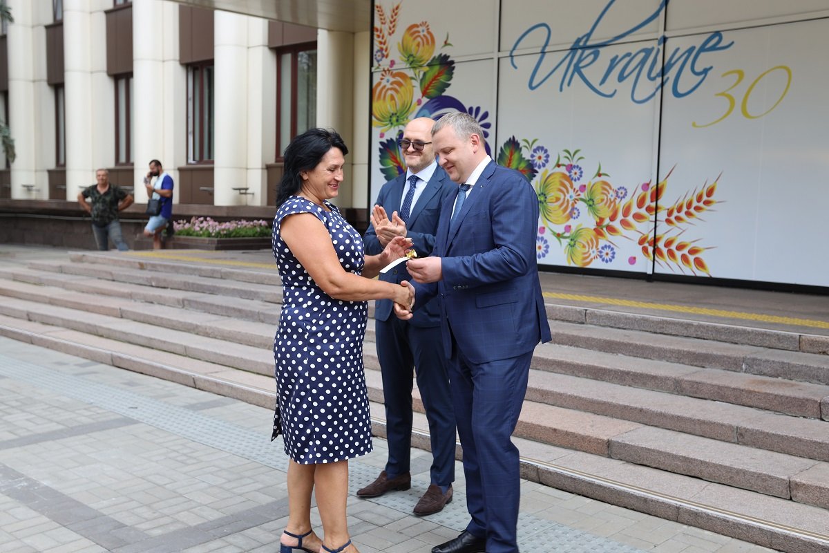 Еще три новых автобуса передали школам Днепропетровщины 3