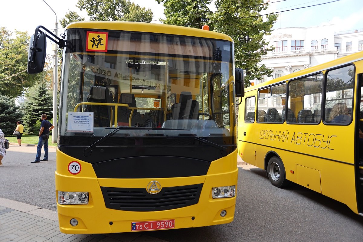 Еще три новых автобуса передали школам Днепропетровщины 4