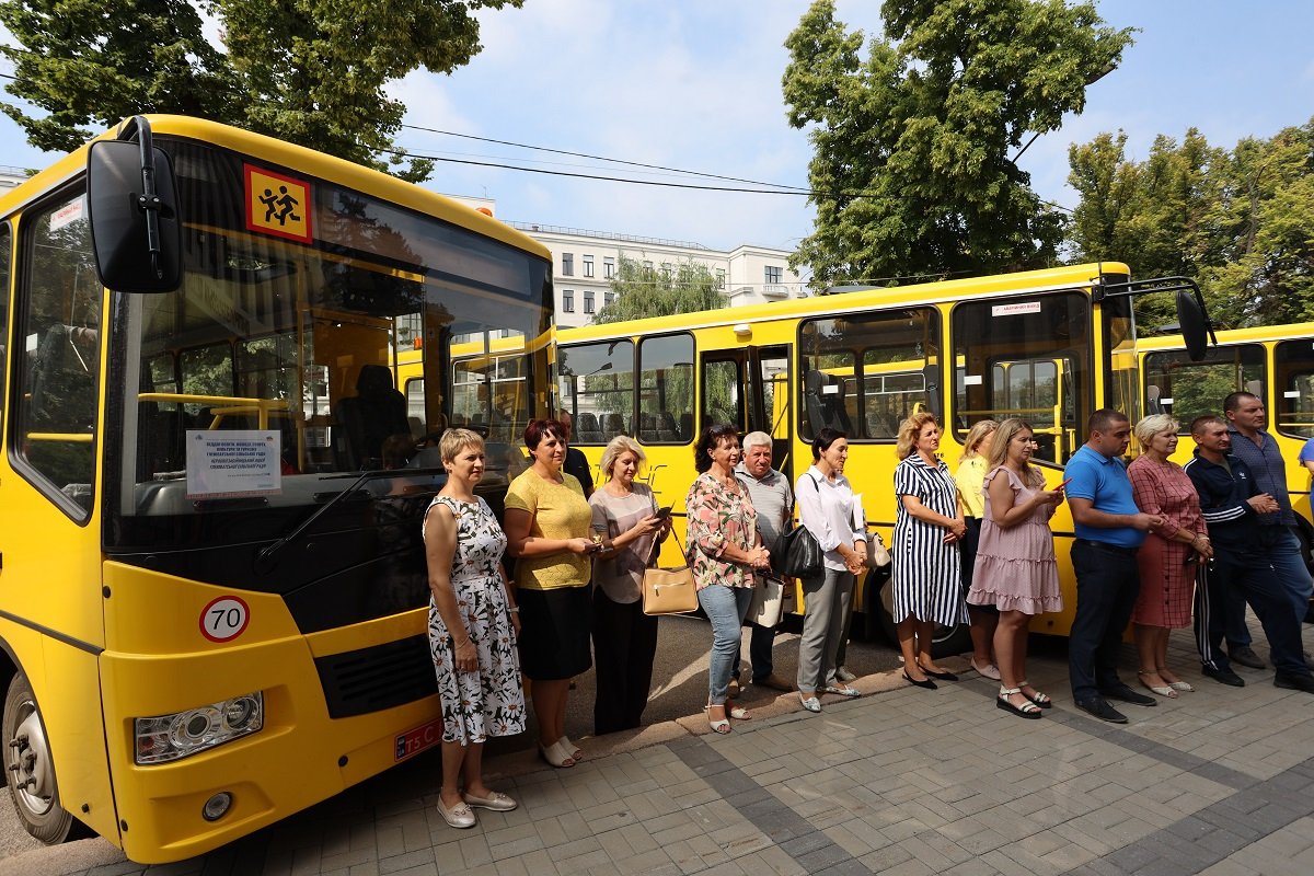 Еще три новых автобуса передали школам Днепропетровщины 5