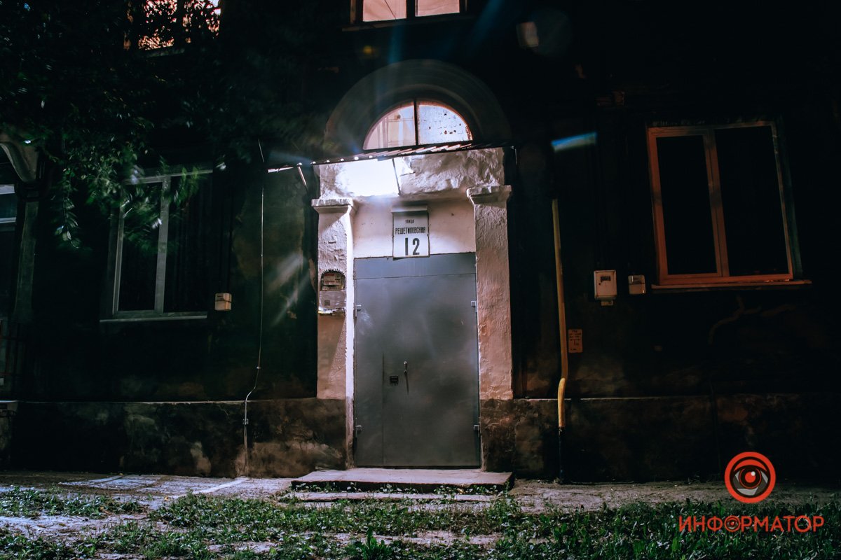 Любезно подсвечен вход Любезно подсвечен вход