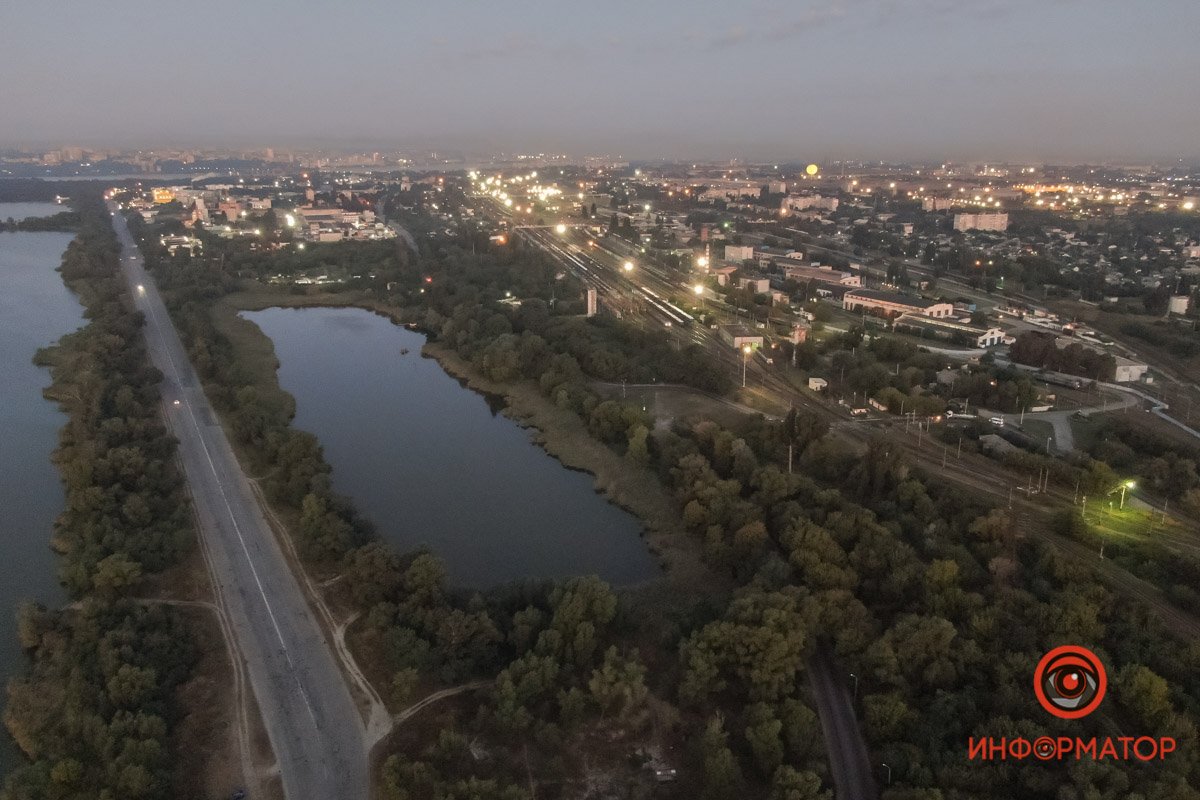 Рядом с большой водой есть небольшая