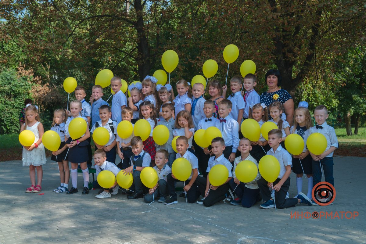 Цветы, улыбки и детский смех: как в школах Днепра праздновали 1 сентября 36