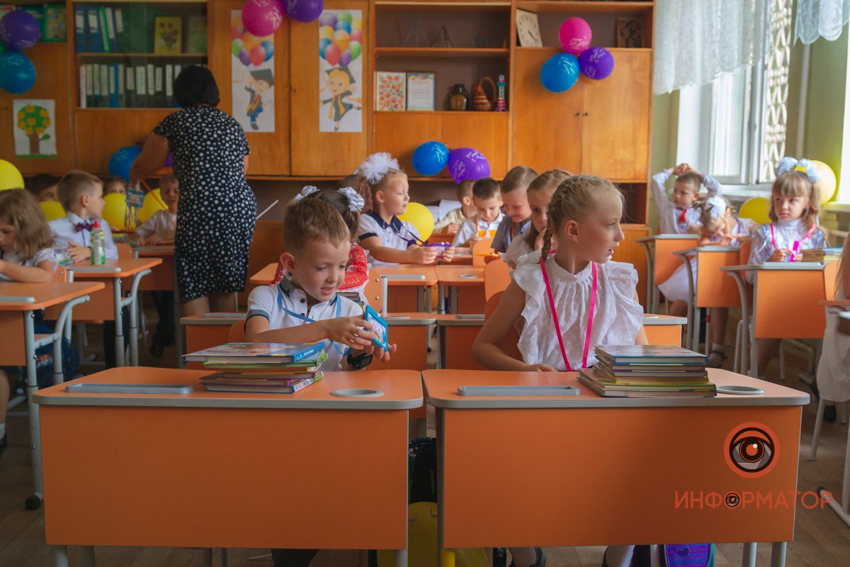 Цветы, улыбки и детский смех: как в школах Днепра праздновали 1 сентября 37