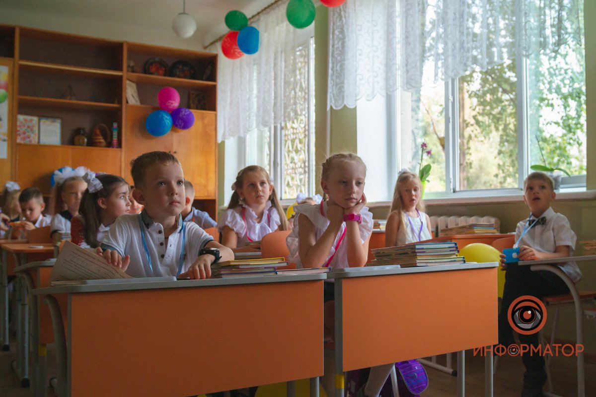 Цветы, улыбки и детский смех: как в школах Днепра праздновали 1 сентября 38