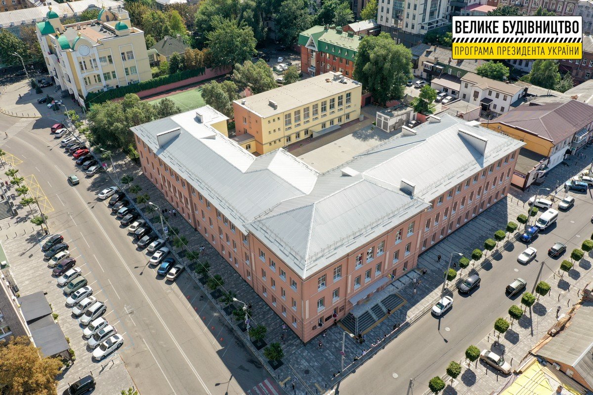 Почти 800 учеников пошли в обновленную гимназию Днепра 3