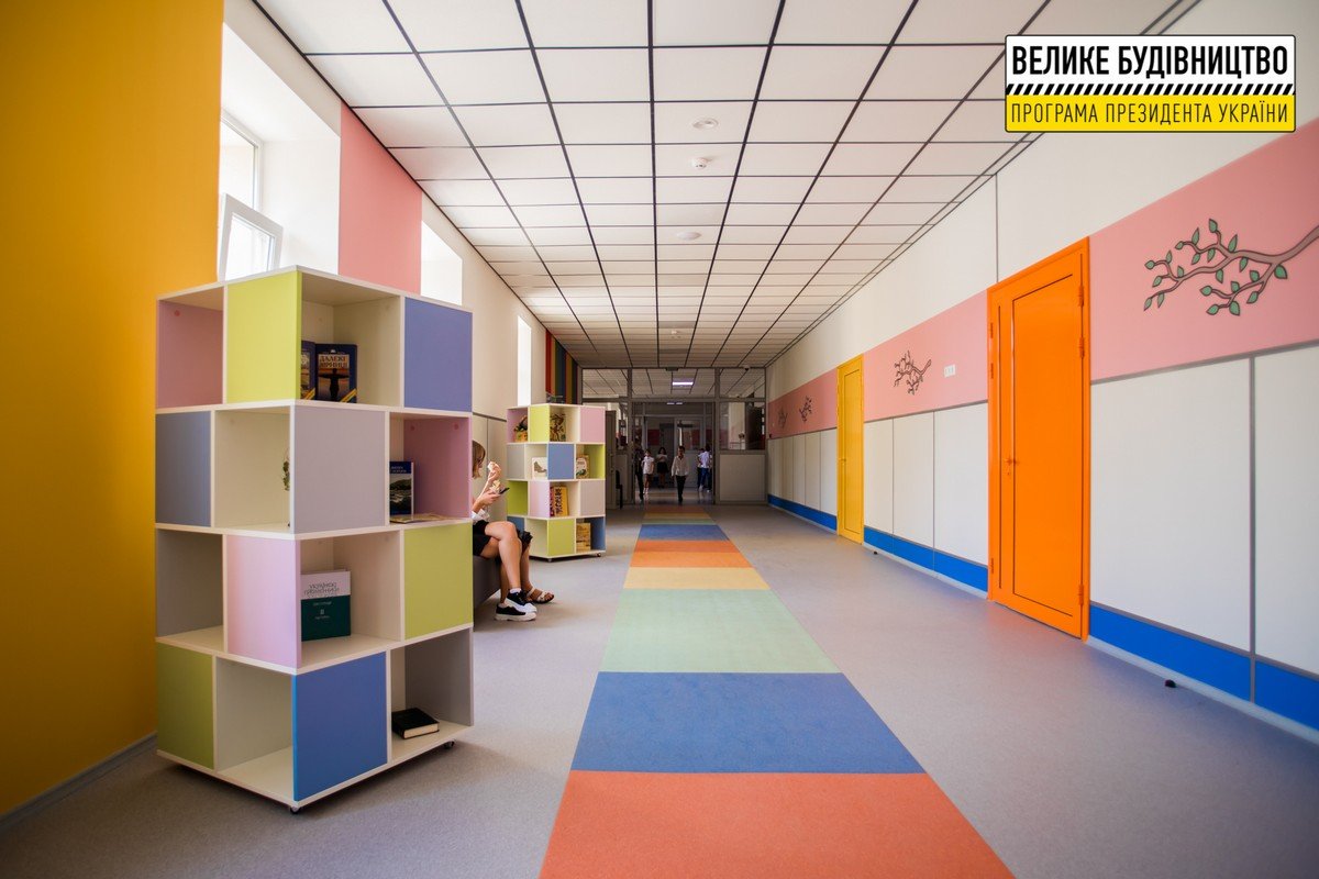 Почти 800 учеников пошли в обновленную гимназию Днепра 4