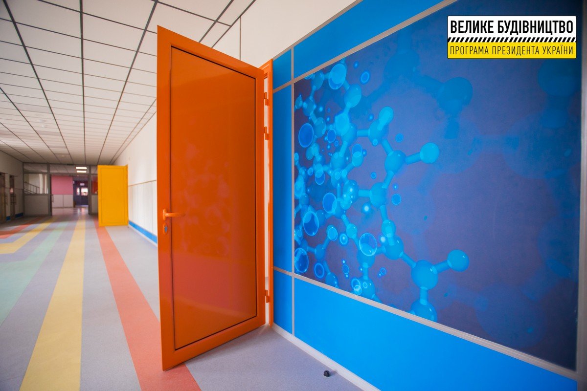 Почти 800 учеников пошли в обновленную гимназию Днепра 7