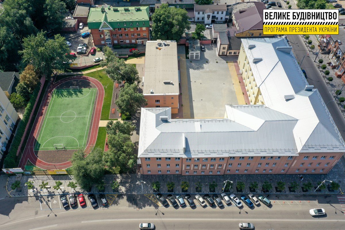 Почти 800 учеников пошли в обновленную гимназию Днепра 8