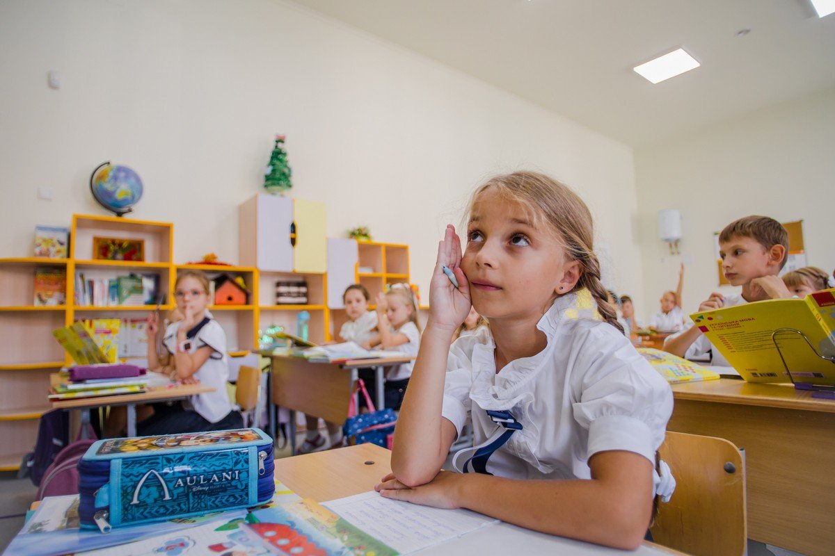 Почти 800 учеников пошли в обновленную гимназию Днепра 15