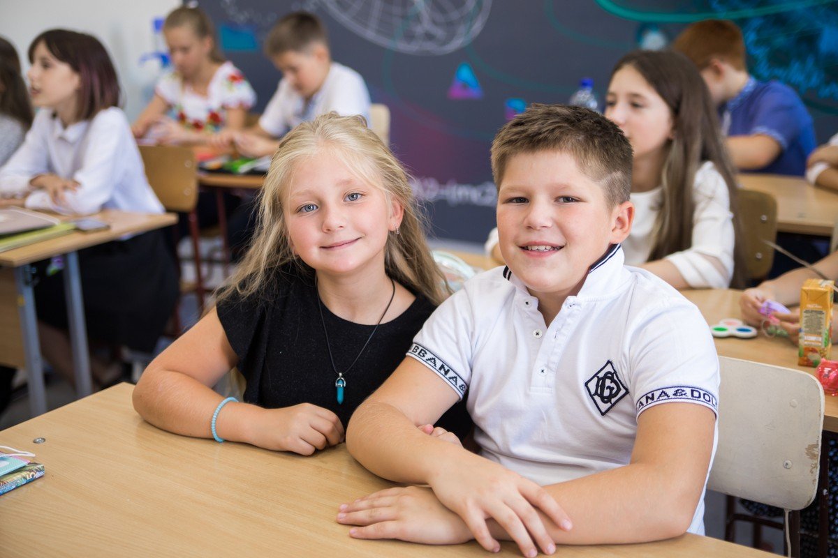 Почти 800 учеников пошли в обновленную гимназию Днепра 17