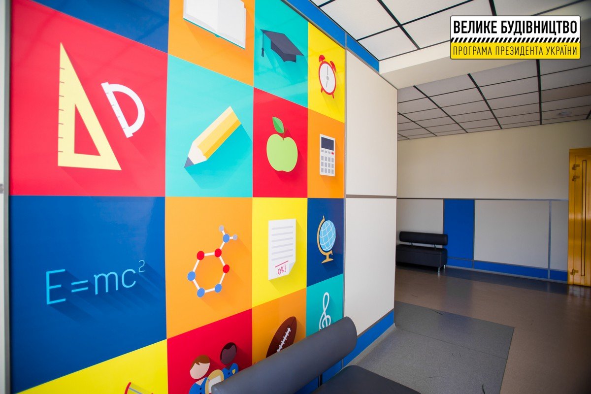 Почти 800 учеников пошли в обновленную гимназию Днепра 18