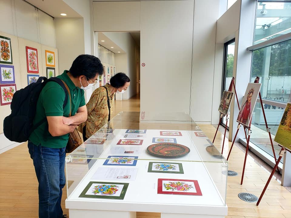 Представлены работы трех художников