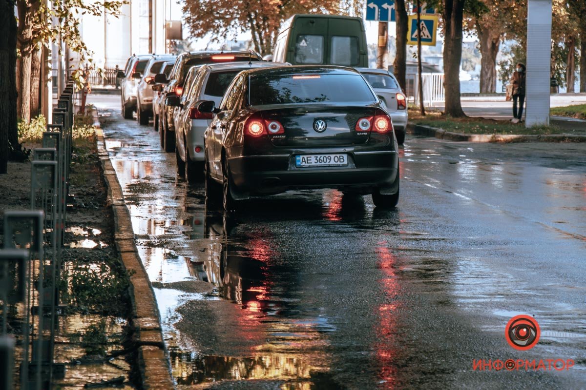 Вода вышла на проезжую часть