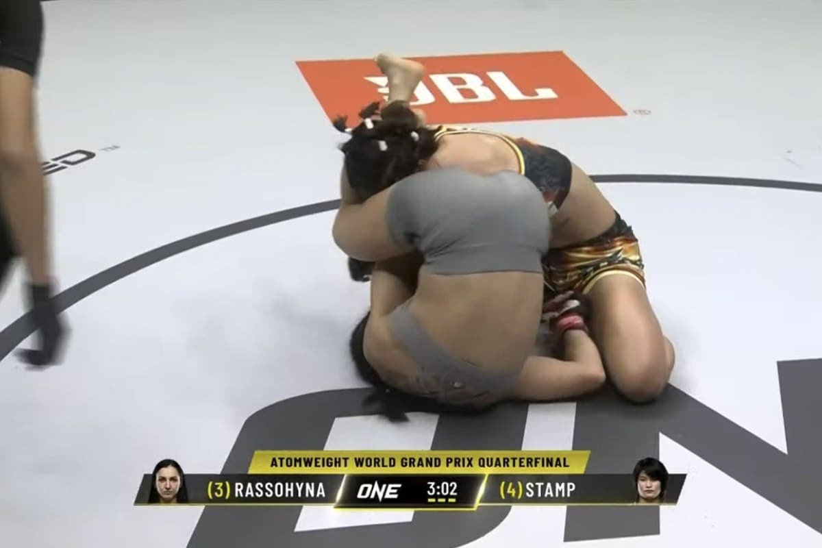 Алена весь бой доминировала Алена весь бой доминировала