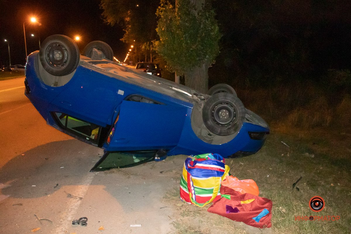 В результате столкновения Skoda перевернулась В результате столкновения Skoda перевернулась