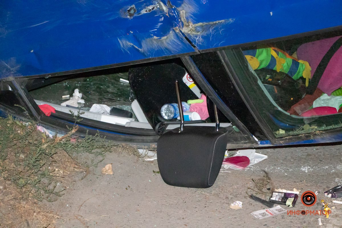 На месте работают патрульные и следователь по ДТП На месте работают патрульные и следователь по ДТП