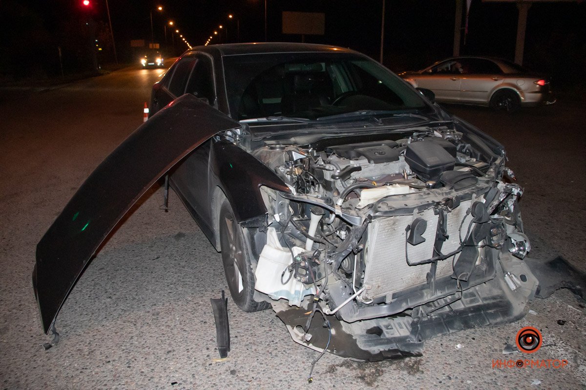 Предварительно, водитель Toyota выехал на перекресток на "красный" Предварительно, водитель Toyota выехал на перекресток на "красный"