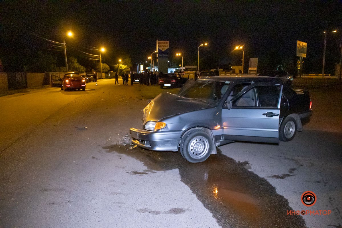 На улице Передовой столкнулись Hyundai службы такси Bolt и ВАЗ
