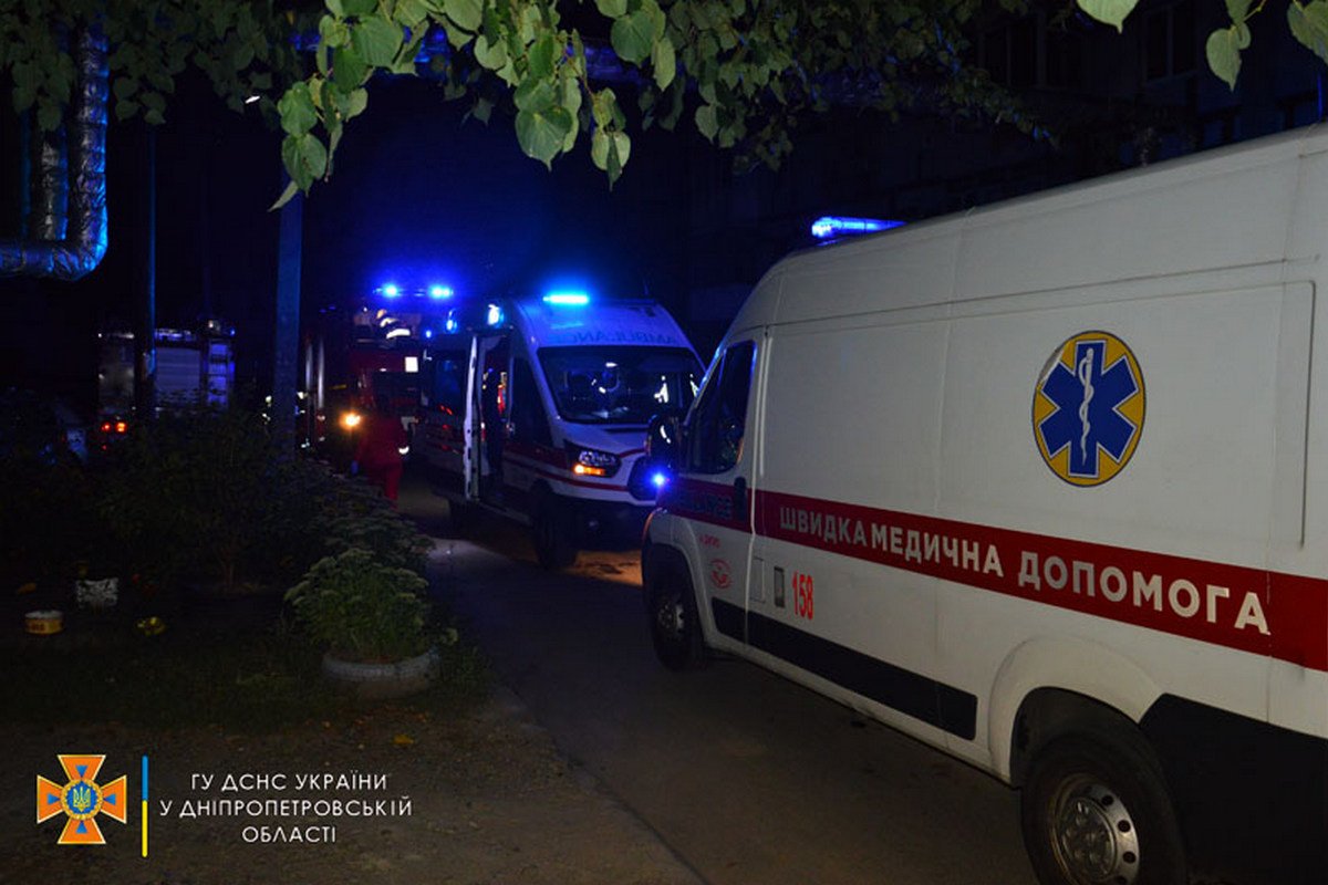 Скорая отвезла ее в городскую больницу №2 Скорая отвезла ее в городскую больницу №2