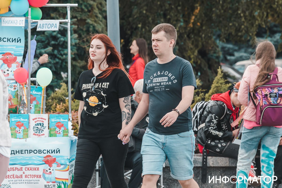 А парень-то горячий