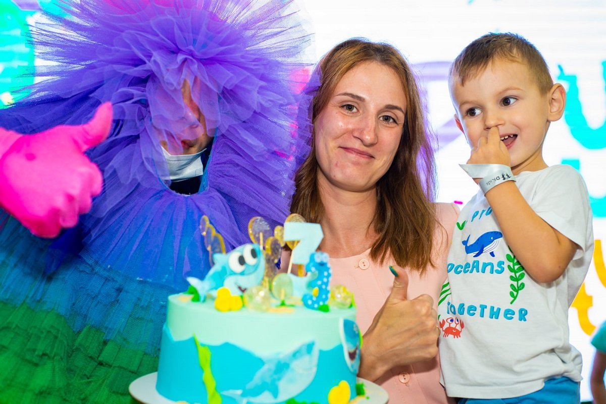 Самые крутые тортики для вашего праздника от Dkids: сказка со вкусом шоколада, вишни, банана и клубники 1