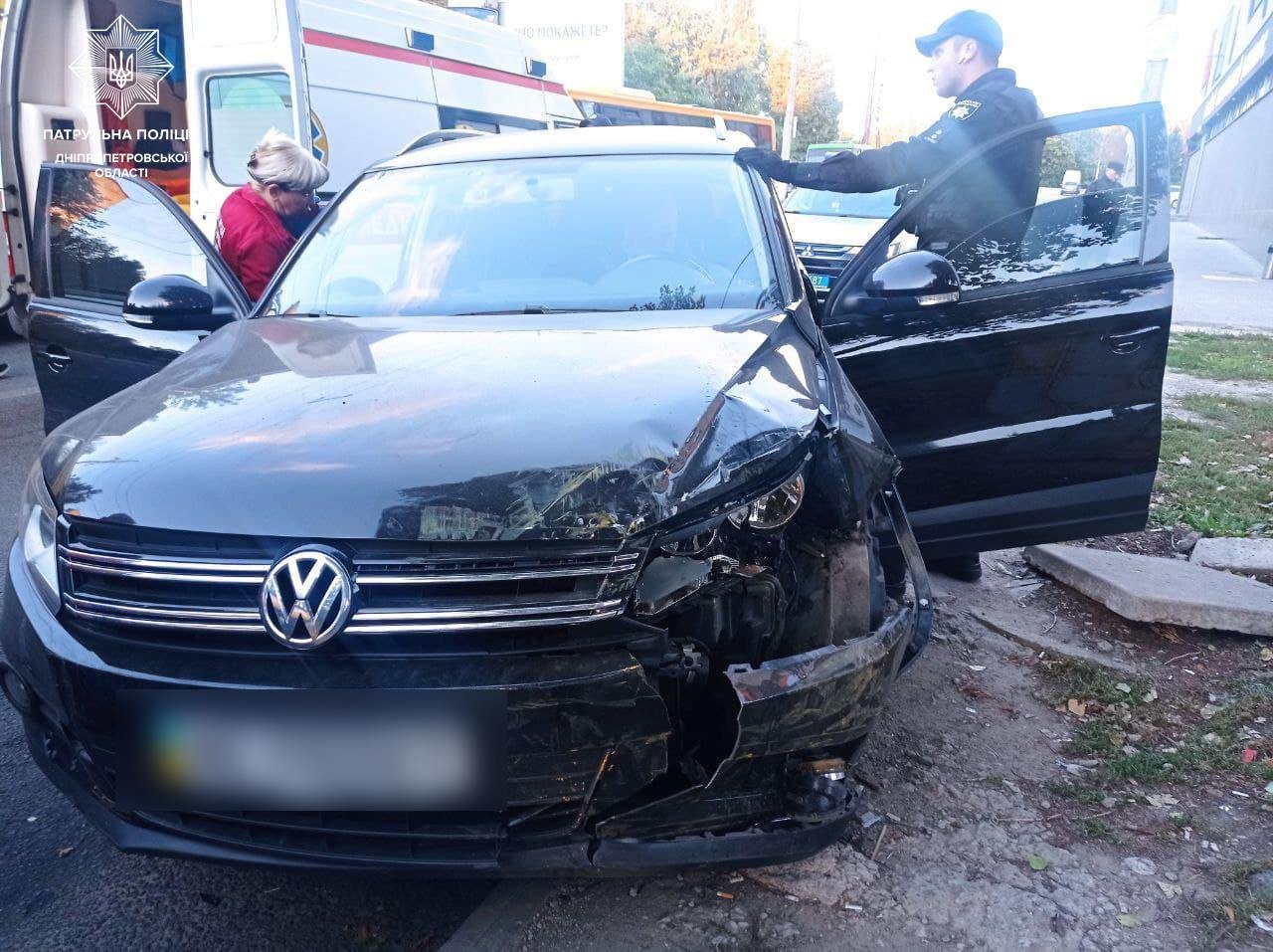 В Днепре у водителя Volkswagen на дороге случился инсульт: он влетел в маршрутку 2