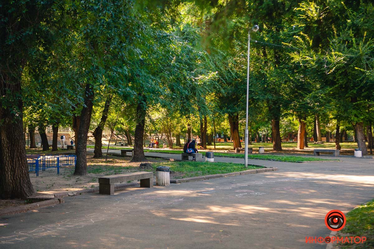 Люди любят здесь гулять