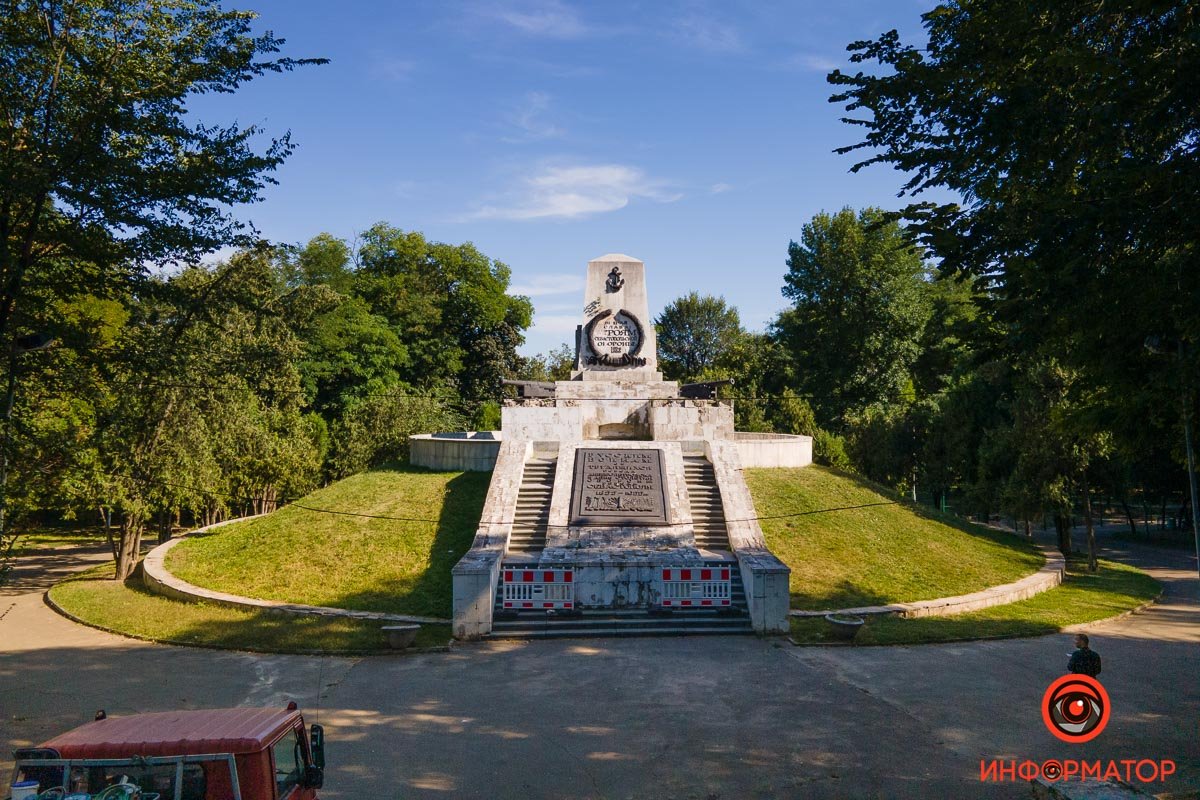 Точнее полтора