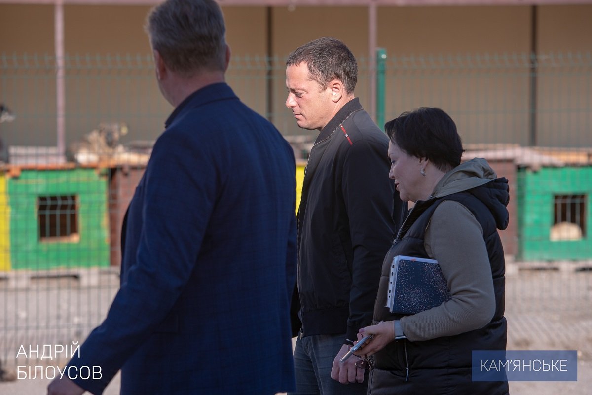 Мэр Каменского посетил приют для бездомных животных 3