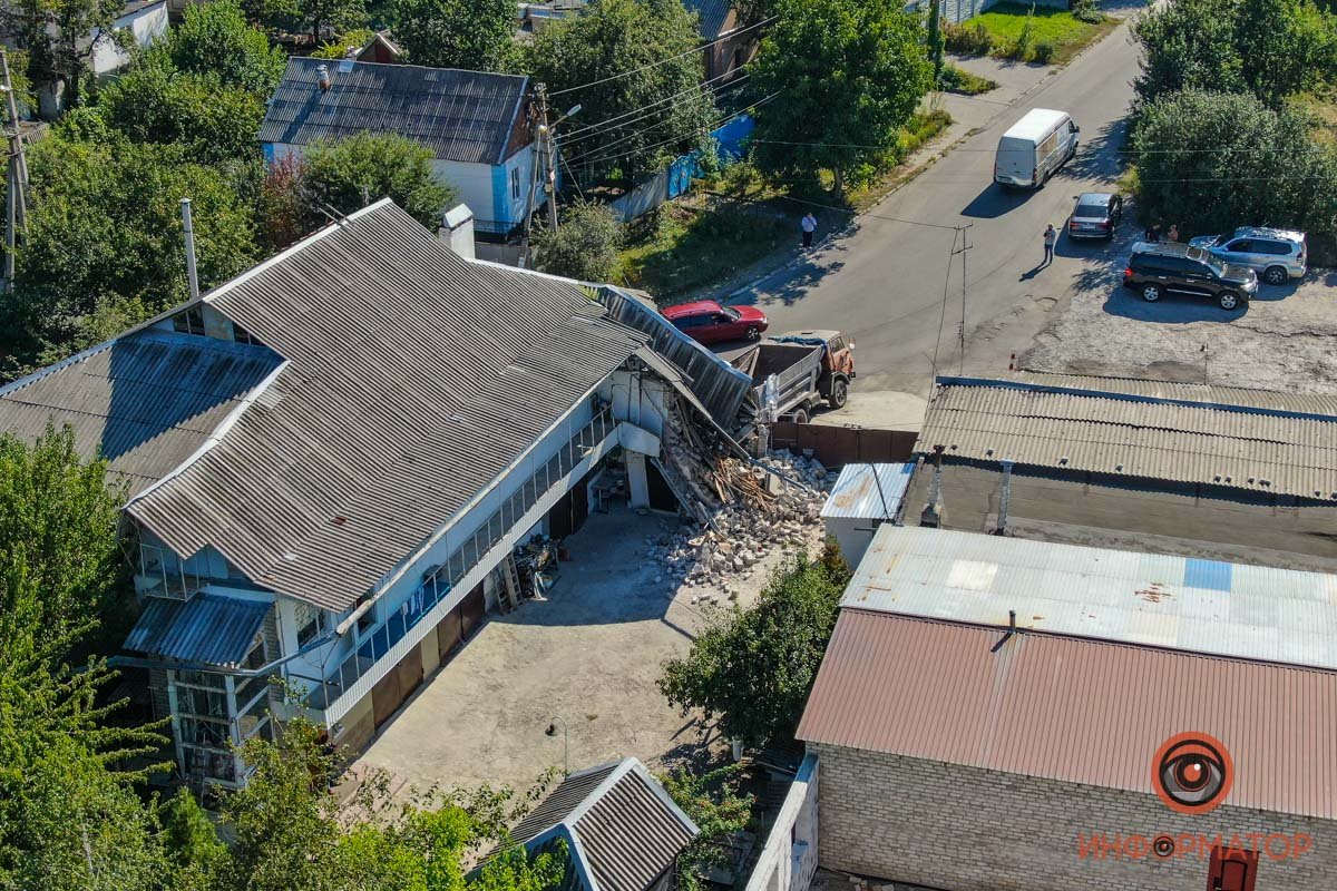 Часть дома обрушилась Часть дома обрушилась