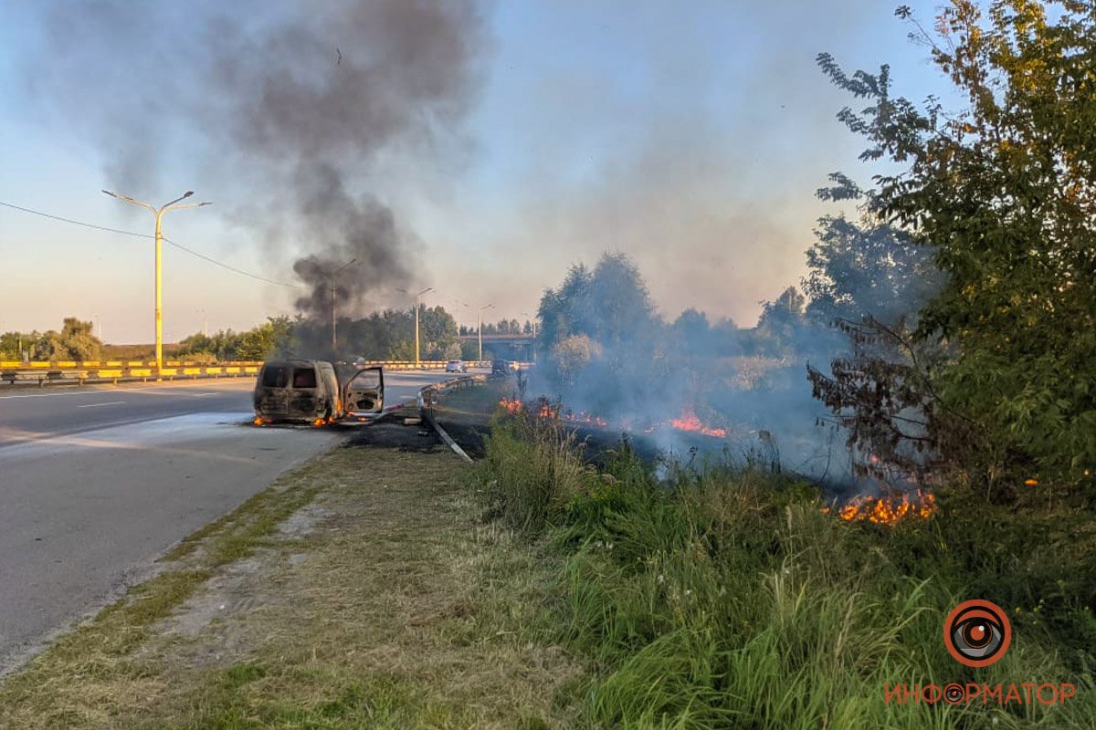 Пламя быстро перекинулось на сухостой Пламя быстро перекинулось на сухостой