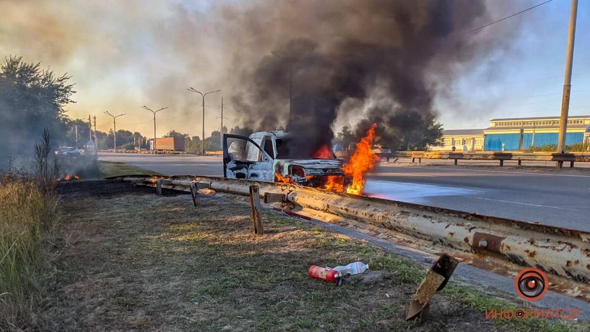 К месту происшествия также вызвали спасателей К месту происшествия также вызвали спасателей