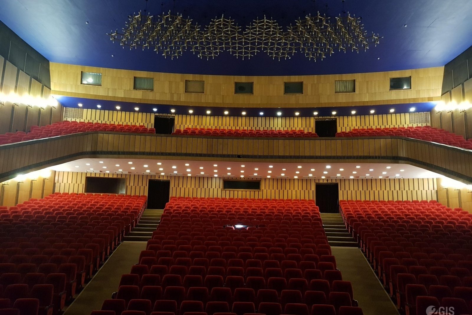 Зал без зрителей, как птица без крыльев  Зал без зрителей, как птица без крыльев