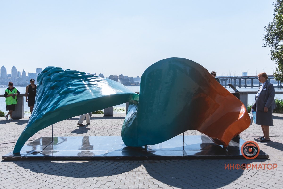 Деревья, металл и солнце Деревья, металл и солнце