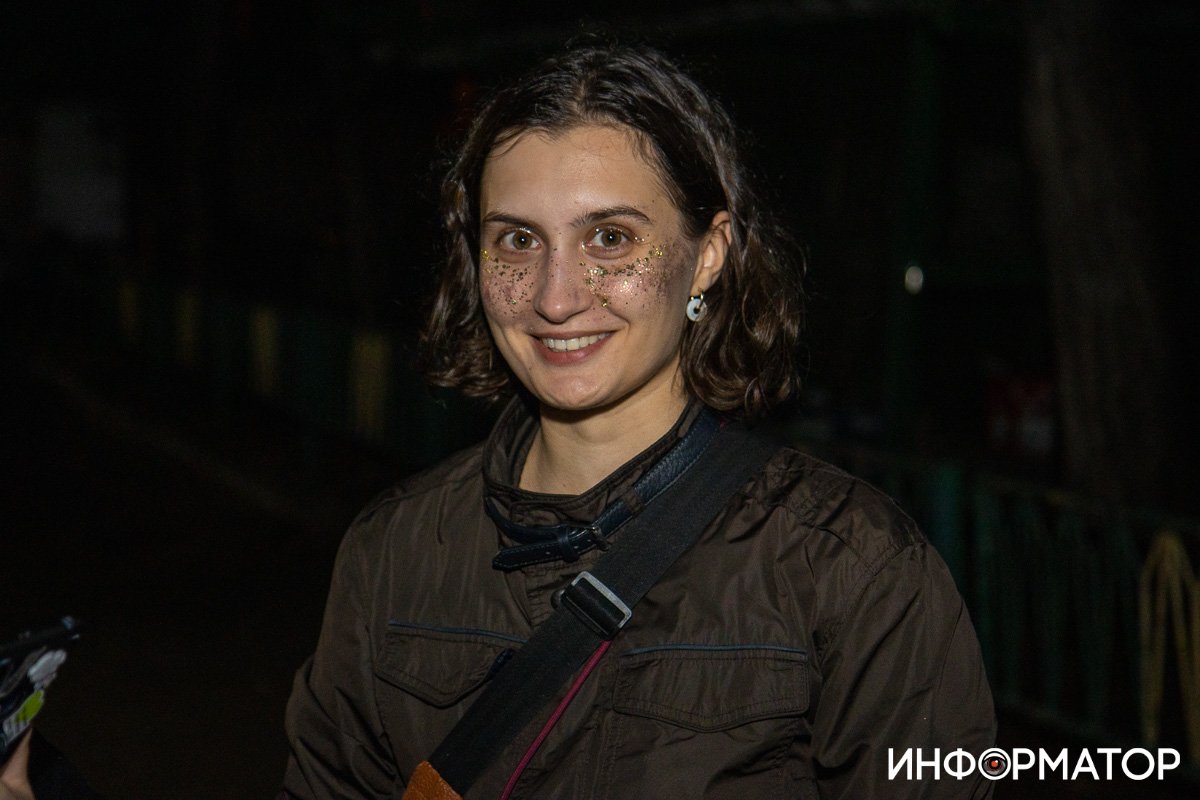 Глаза горят, а на щеках звезды 