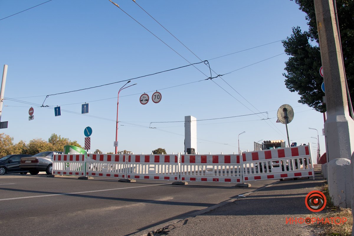 Центральный мост перекрыли в сторону левого берега Центральный мост перекрыли в сторону левого берега