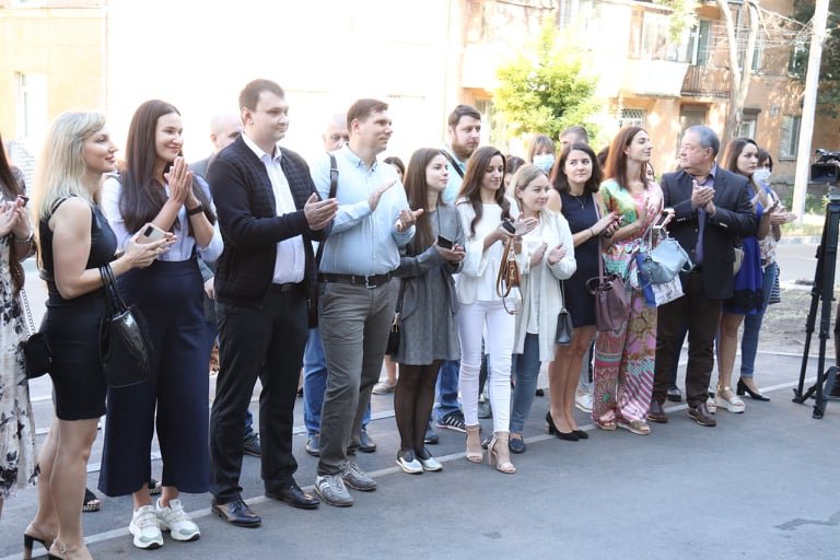 Борис Филатов вручил врачам Днепра ключи от новых квартир 7