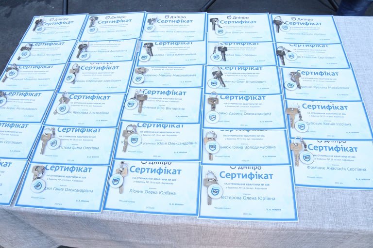 Борис Филатов вручил врачам Днепра ключи от новых квартир 9