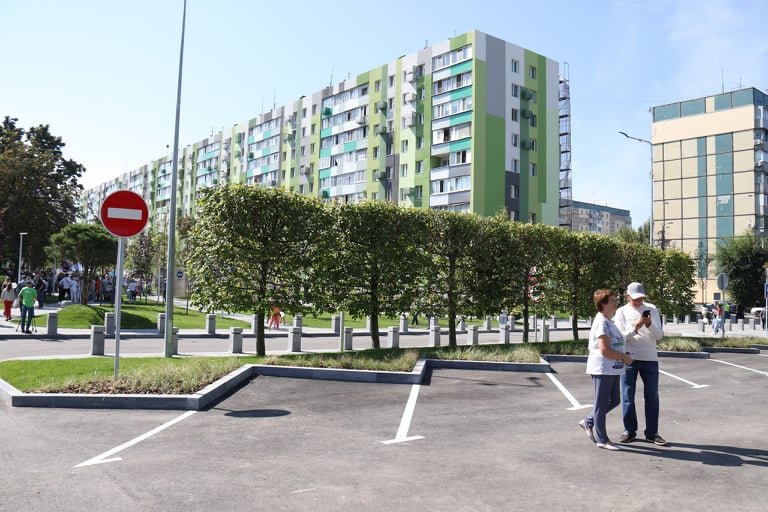 Семейный выходной: тысячи днепрян отмечают День города в новом сквере на Слобожанском проспекте 3