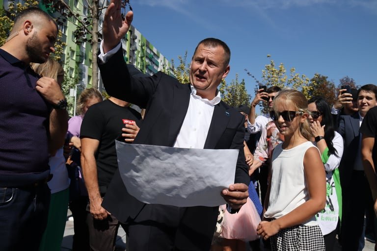 Семейный выходной: тысячи днепрян отмечают День города в новом сквере на Слобожанском проспекте 11